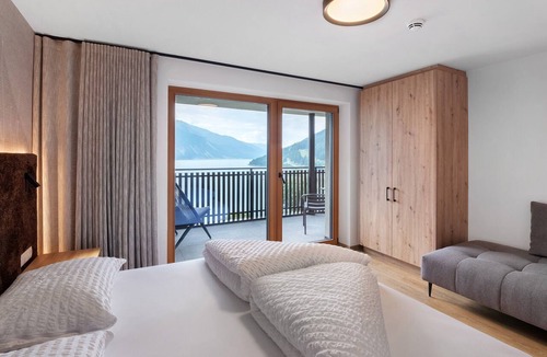 Resia Apartment | Residence Froy Apartment 8 – Lake View, Whirlpool & Breakfast Included