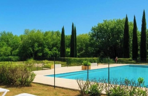 Greoux-les-Bains Apartment | Résidence Les Grands Pins * a stone's throw from the town center and the Spa des Thermes