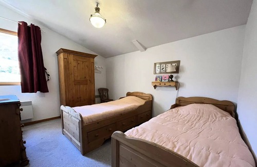 Le Sauze Apartment | Residence Les Seolanes - 4 Rooms for 8 People