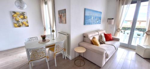 Gaino Apartment | Residence Olivi - Panorama Lake View, Pool, Terrace, Garden, Wifi