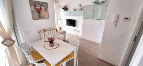 Gaino Apartment | Residence Olivi - Panorama Lake View, Pool, Terrace, Garden, Wifi