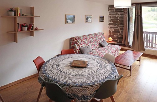 Les Orres Apartment | Resort center, 2nd floor, view ski slopes, balcony, tv, 47m², Les Orres