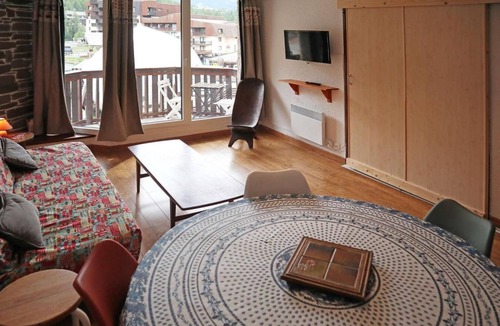 Les Orres Apartment | Resort center, 2nd floor, view ski slopes, balcony, tv, 47m², Les Orres