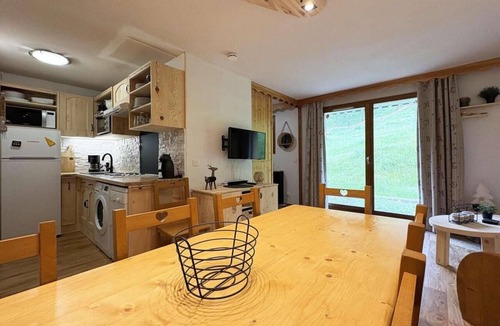Les Orres Apartment | Resort center, 2nd floor, view ski slopes, swimming pool, sauna, terrace, tv, ski locker, 42m²