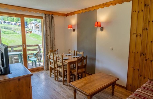 Les Orres Apartment | Resort center, 3rd floor, fitness, swimming pool, sauna, balcony, tv, ski locker, 35m², Les Orres
