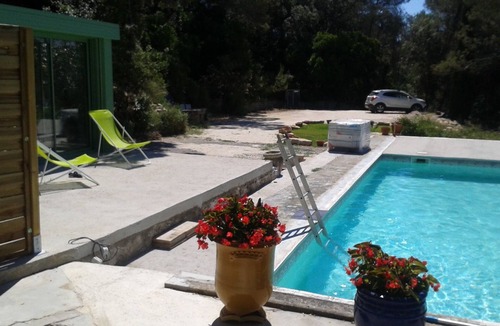 Les 3 Ponts House | Restored MASET 100m2 with swimming pool on 1ha of garrigue 10mn from town center