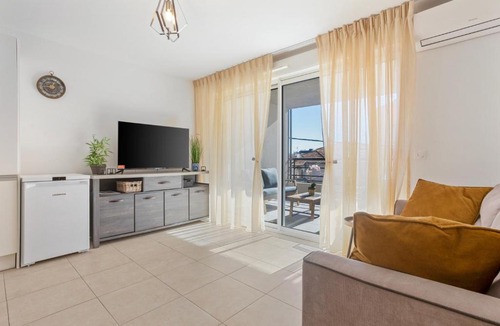 Frejus Plage Apartment | Reve de Dante avec terrasse