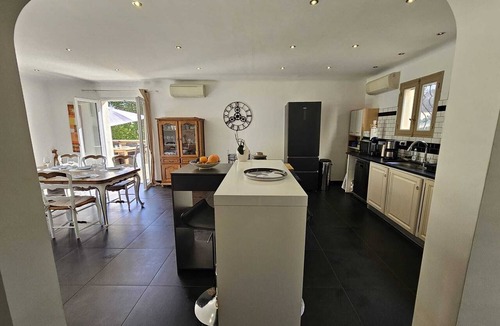 Boulouris-sur-Mer Apartment | Rez de Villa Fleur de Sel, au Calme, mer et Commerces à Proximité