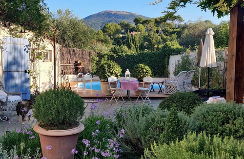Roquefort-les-Pins Apartment | Romantic apartment in historic Provence house