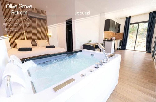 La Trinite Apartment | Romantic suite with jacuzzi