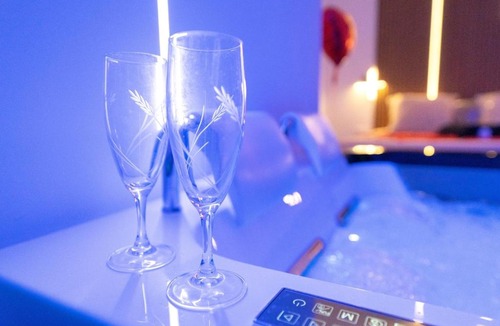 La Trinite Apartment | Romantic suite with jacuzzi
