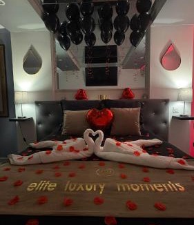Pomerols Apartment | Romantic suite with private Jacuzzi