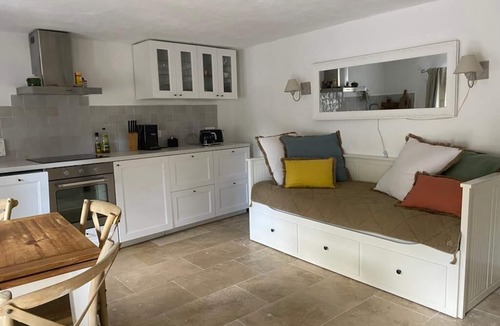 Plan-de-la-Tour Apartment | Romantische Vakantiewoning Saint Martin 1 met Groot Privéterras, Gedeeld Zwembad