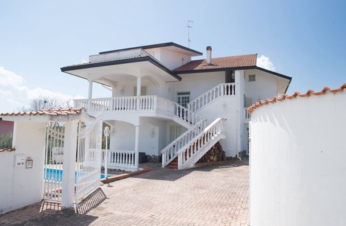 Ortona Apartment | ROME - Spacious apartment in villa with pool and barbecue, 1km from the sea