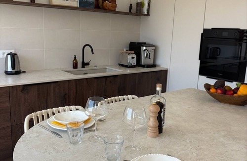 8th Arrondissement Apartment | Rooftop with Views of the Sea and the Calanques · Panoramic Terrace · Beaches 100 m Away · Marseille