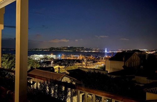 8th Arrondissement Apartment | Rooftop with Views of the Sea and the Calanques · Panoramic Terrace · Beaches 100 m Away · Marseille
