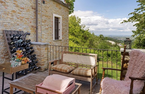Mango Apartment | Room 'Arneis' with Shared Terrace, Shared Garden and Wi-Fi