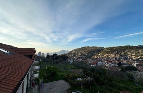 Piazza-Tralia-Pendolo Apartment | Room 'Camera Amalfi Con Vista Montagna' with Mountain View, Wi-Fi and Air Conditioning