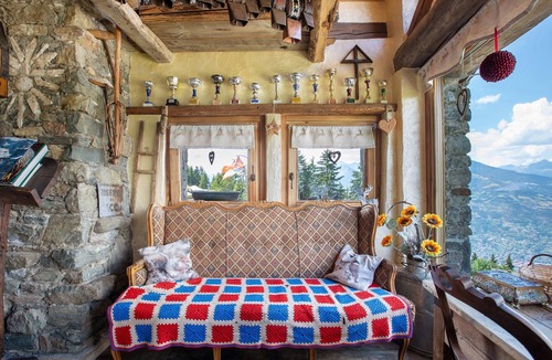Charvensod Apartment | Room 'Camoscio' – Space and Comfort with Balcony and Alpine Views