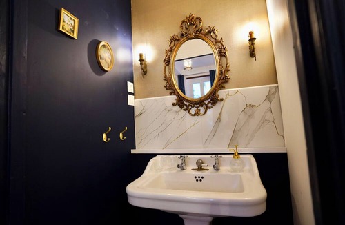 Treilles Apartment | Room "Cers" with Shared Terrace, Wi-Fi and Air Conditioning