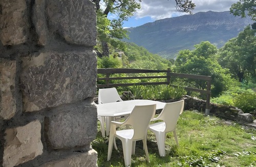Blieux Apartment | Room 'Chambre Jaune' with Mountain View, Shared Terrace and Shared Garden