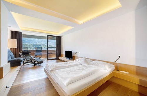 Marlengo Apartment | Room 'Doppia Vista Panoramica Sup 105' with Mountain View, Wi-Fi and Air Conditioning