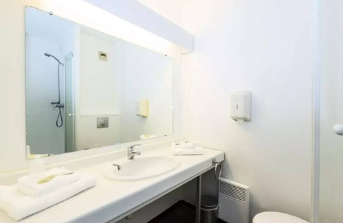 Gilette House | Room for 2 People with Disabilities