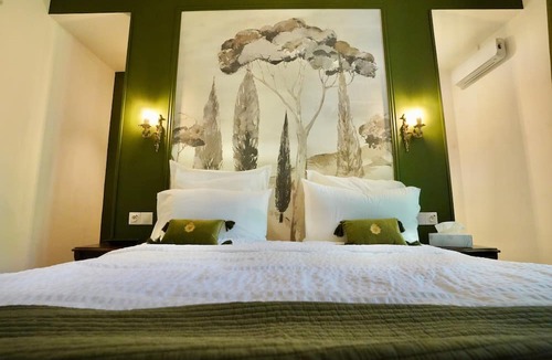 Treilles Apartment | Room “Garrigue” with Shared Terrace, Wi-Fi and Air Conditioning