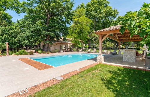 Saint-Andiol Apartment | Room 'Jemmy' with Shared Garden, Wi-Fi and Air Conditioning