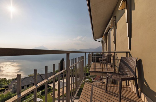 San Zeno di Montagna Apartment | Room 'Laguna Panorama 1' with Shared Terrace, Wi-Fi and Air Conditioning