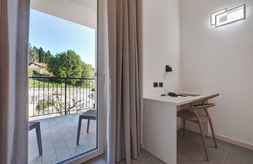 San Zeno di Montagna Apartment | Room 'Laguna Superior Panorama' with Shared Terrace, Wi-Fi and Air Conditioning