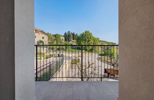 San Zeno di Montagna Apartment | Room 'Laguna Superior Panorama' with Shared Terrace, Wi-Fi and Air Conditioning