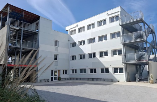 Mudaison Apartment | Room with Shared Terrace and Wi-Fi, 10 Minutes from the Sea