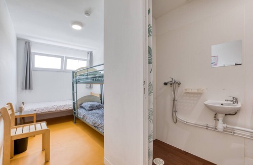 Mudaison Apartment | Room with Shared Terrace and Wi-Fi, 10 Minutes from the Beach