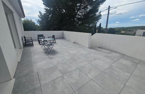 Velaux Apartment | Roque and Terrace T2 top of Villa