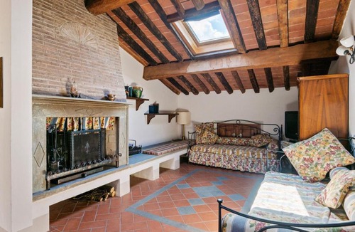 Bucciano Apartment | Rustic Apartment with Pool and air conditioning