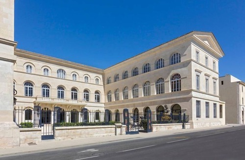 Quartier Administrations Apartment | Séjour 5* au cœur des Arènes | Spa sur place