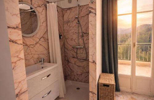 Contes Apartment | Séjour en pleine nature, vue imprenable, jacuzzi