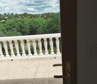 Les 3 Ponts Bed & Breakfast | Sara