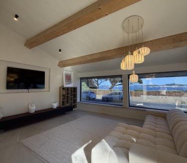 Guerrevieille Apartment | Sea-view loft in Grimaud Facing Saint-Tropez