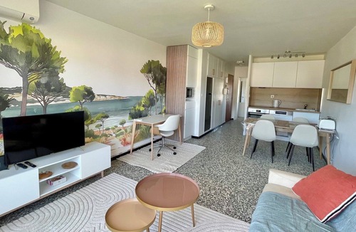 Le Lavandou Apartment | Sea View Pool Air Conditioning Beach 300m Away Rated 3 stars
