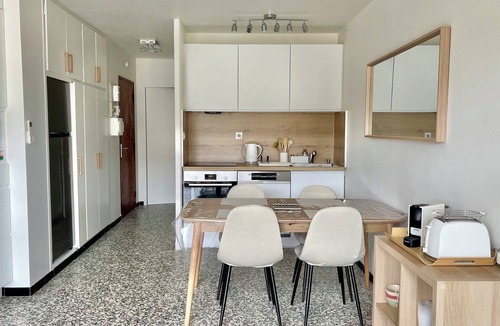 Le Lavandou Apartment | Sea View Pool Air Conditioning Beach 300m Away Rated 3 stars