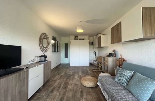 Les Sablettes Apartment | Sea view, Sablettes beach on foot and air conditioning