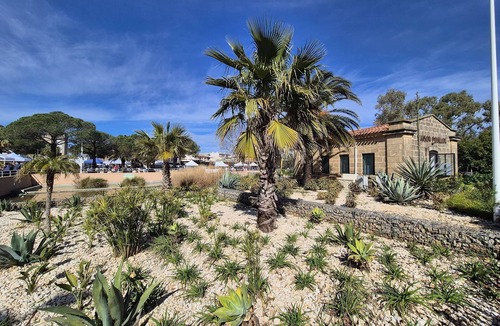 Les Sablettes Apartment | Sea view, Sablettes beach on foot and air conditioning