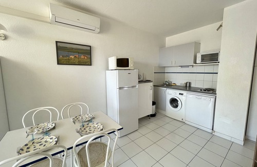 Sete Apartment | Seafront apartment for 4 in Sète with private parking