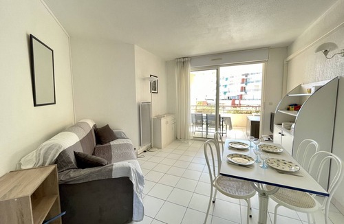 Sete Apartment | Seafront apartment for 4 in Sète with private parking