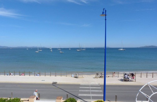 Hyeres Apartment | Seafront studio with a stuning view, Résience Bona vue mer panaramique