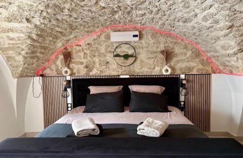 Saint-Chamas Apartment | Secret loveroom-suite romantique avec spa balneo