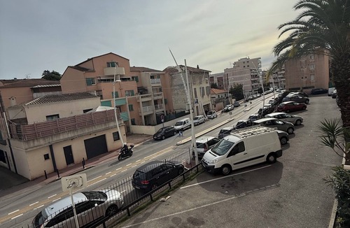 Prado - Republique Apartment | Serene 3-bedroom apartment with AC in beautiful Cannes
