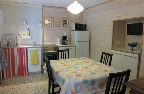Saint-Jean-de-Fos Apartment | Single-storey apartment on estate with swimming pool, surrounded by nature.